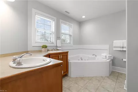 Bath - 1143 Lotus St, Hampton, VA 23663 photo 2 of 4