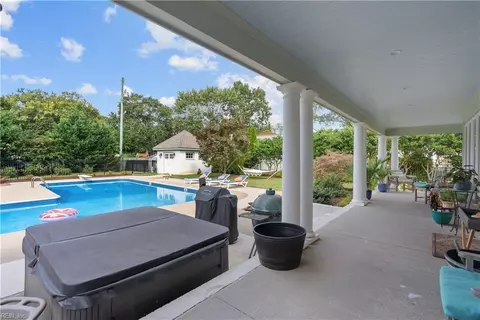 Exterior - 1143 Lotus St, Hampton, VA 23663 photo 9 of 11