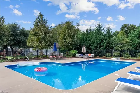 Exterior - 1143 Lotus St, Hampton, VA 23663 photo 8 of 11