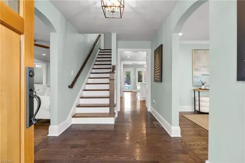 Entry Way - 1143 Lotus St, Hampton, VA 23663 photo 4 of 6