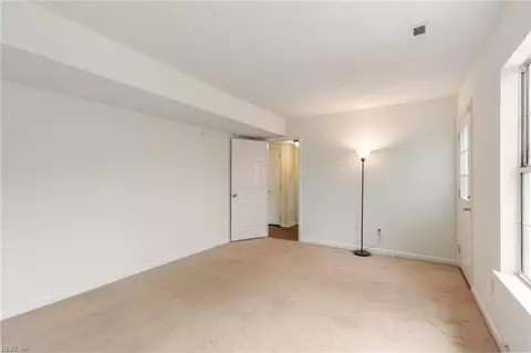 10 Rotherham Ln, Hampton, VA 23666 photo 11