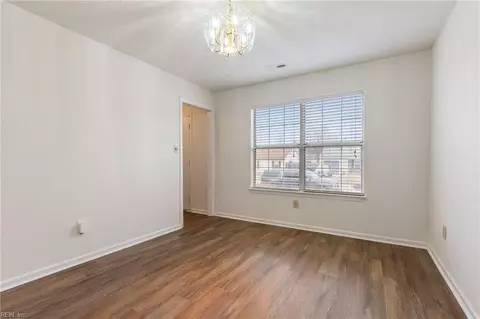 10 Rotherham Ln, Hampton, VA 23666 photo 4