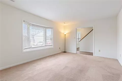 10 Rotherham Ln, Hampton, VA 23666 photo 13