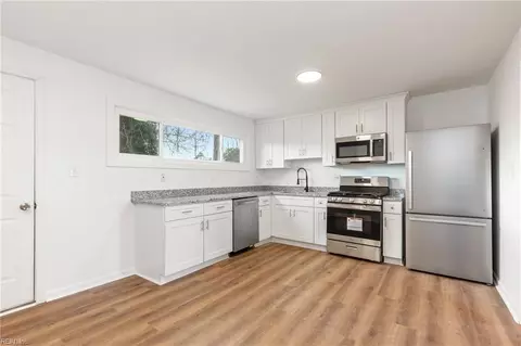 211 Median Cir, Portsmouth, VA 23701