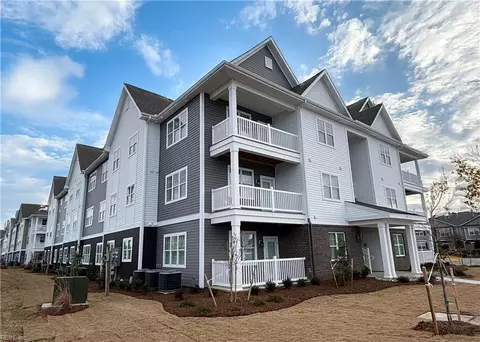 1728 Vankar Dr #302, Virginia Beach, VA 23456