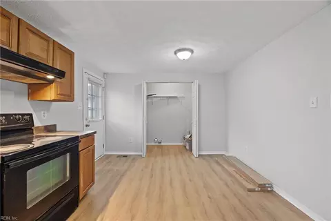 Entry Way - 328 Webster St, Hampton, VA 23663 photo 2 of 2