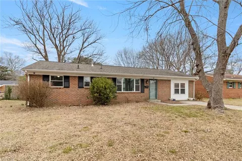 90 Haviland Dr, Newport News, VA 23601