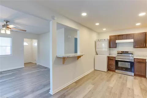 Entry Way - 1816 Bancroft Dr, Hampton, VA 23663 photo 1 of 4