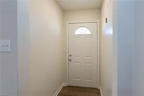Entry Way - 1816 Bancroft Dr, Hampton, VA 23663 photo 4 of 4