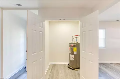 Entry Way - 1816 Bancroft Dr, Hampton, VA 23663 photo 3 of 4