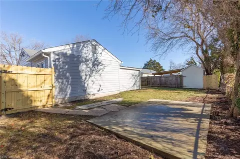 Exterior - 1816 Bancroft Dr, Hampton, VA 23663 photo 6 of 10