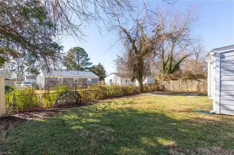 Exterior - 1816 Bancroft Dr, Hampton, VA 23663 photo 7 of 10