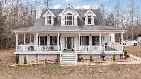 1625 Longstreet Ln, Suffolk, VA 23437
