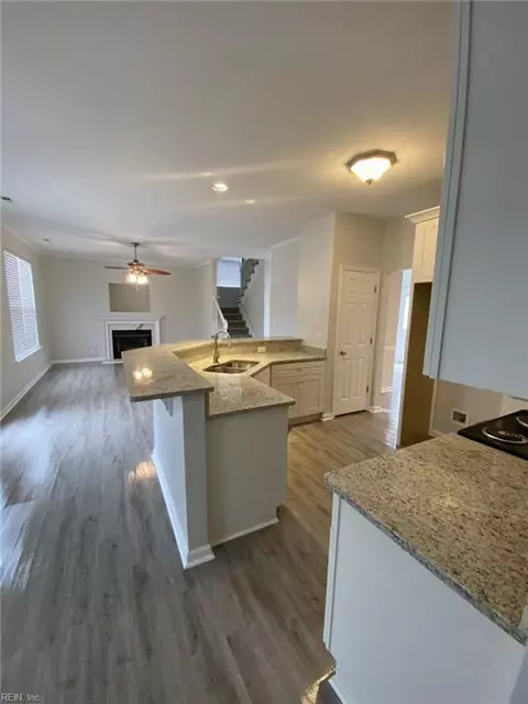 433 Weeping Cedar Trl, Chesapeake, VA 23323