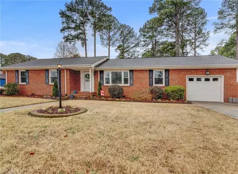 402 Leavell Rd, Portsmouth, VA 23701