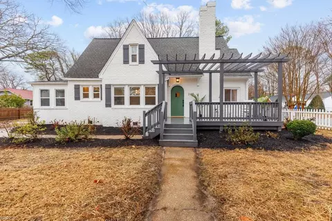 215 Turlington Rd, Newport News, VA 23606