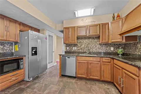 24 Wendell Dr, Hampton, VA 23666 photo 8