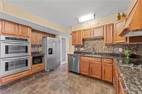 24 Wendell Dr, Hampton, VA 23666