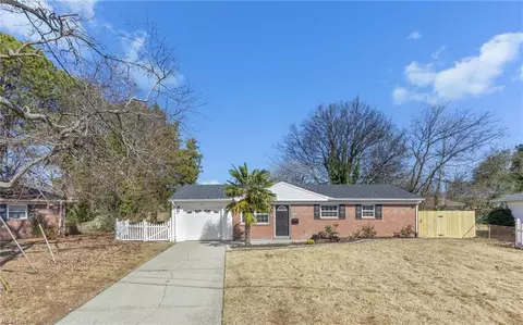 4716 Bridgeman Ln, Virginia Beach, VA 23455