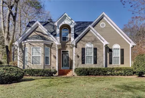 203 Hollingsworth Ct, Yorktown, VA 23693