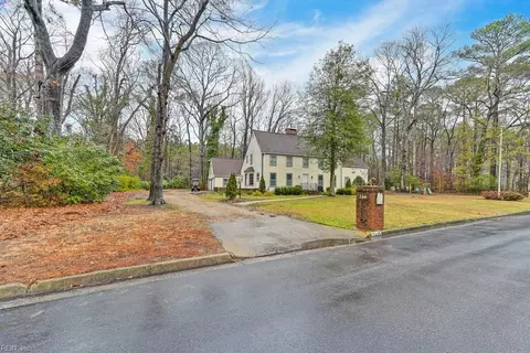 2449 Entrada Dr, Virginia Beach, VA 23456