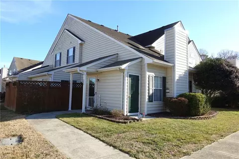 304 Hamlet Ct, Yorktown, VA 23693