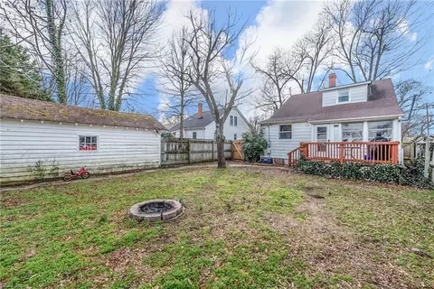 320 Cherokee Rd, Hampton, VA 23661 photo 3