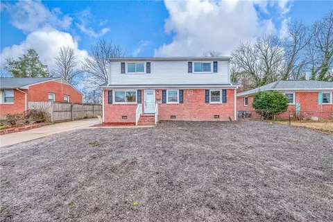 11 Berkley Dr, Hampton, VA 23663