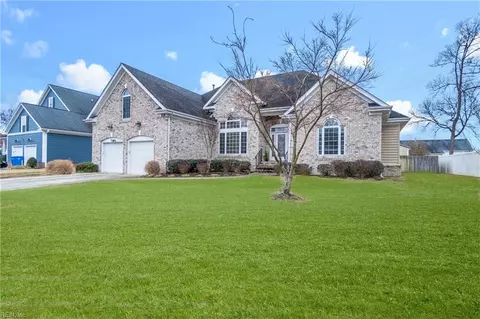 630 Flatrock Ln, Chesapeake, VA 23320