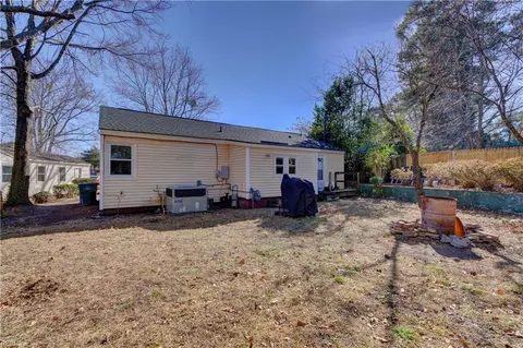 Exterior - 8253 Simons Dr, Norfolk, VA 23505 photo 5 of 8