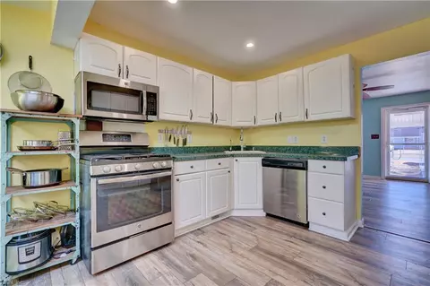 Kitchen - 8253 Simons Dr, Norfolk, VA 23505 photo 4 of 4
