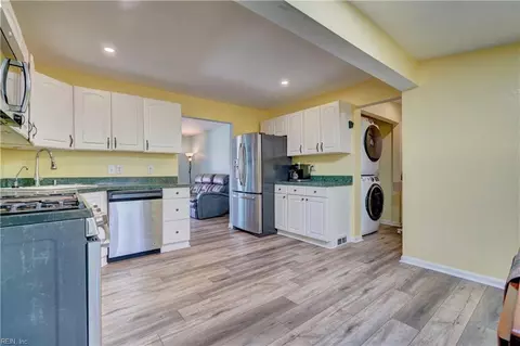 Kitchen - 8253 Simons Dr, Norfolk, VA 23505 photo 3 of 4