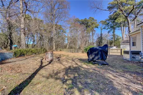 Exterior - 8253 Simons Dr, Norfolk, VA 23505 photo 8 of 8
