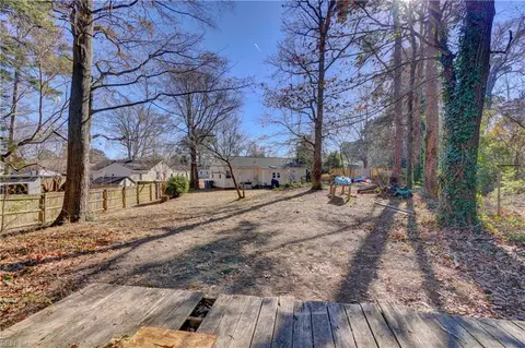 Exterior - 8253 Simons Dr, Norfolk, VA 23505 photo 7 of 8