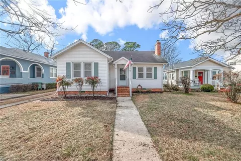 71 Algonquin Rd, Hampton, VA 23661