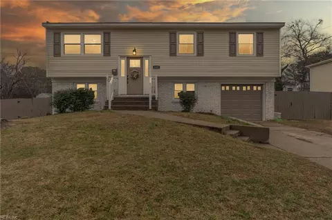 832 Stratford Hall Dr, Virginia Beach, VA 23452
