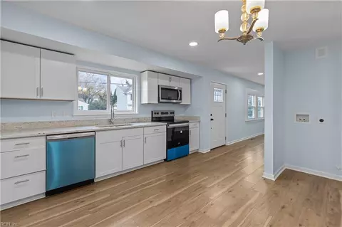 Entry Way - 603 Marcus St, Chesapeake, VA 23320 photo 2 of 3