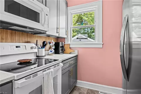 Kitchen - 126 N Second St, Hampton, VA 23664 photo 3 of 4