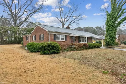 26 Burnham Pl, Newport News, VA 23606