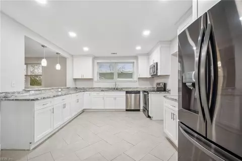 10 Harris Rd, Portsmouth, VA 23702