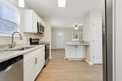 6 Teakwood Ct, Hampton, VA 23666 photo 9