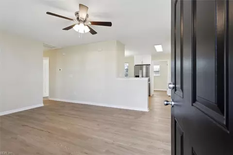 6 Teakwood Ct, Hampton, VA 23666 photo 3