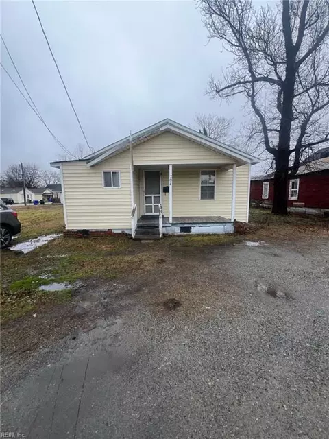 704 Factory St, Suffolk, VA 23434
