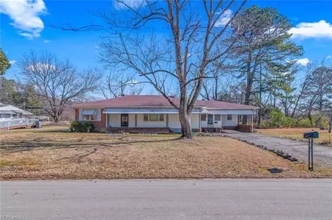 119 E Johnson Ave, Wakefield, VA 23888