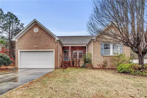 900 Little Marsh Ln, Chesapeake, VA 23320