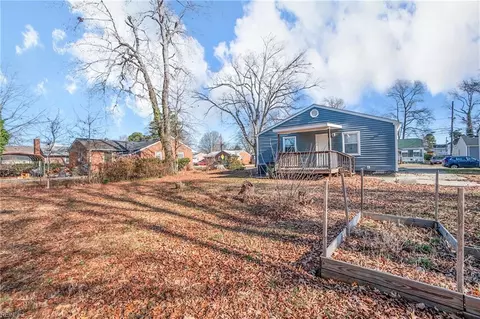Exterior - 643 Bell St, Hampton, VA 23661 photo 6 of 7