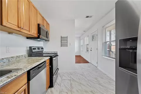 Entry Way - 643 Bell St, Hampton, VA 23661 photo 1 of 2