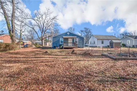Exterior - 643 Bell St, Hampton, VA 23661 photo 5 of 7