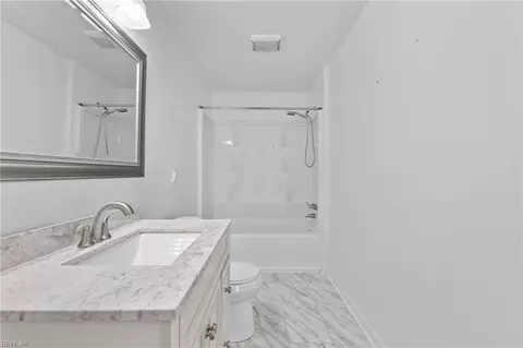 Bath - 643 Bell St, Hampton, VA 23661 photo 1 of 3