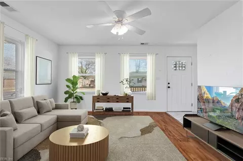 Living - 643 Bell St, Hampton, VA 23661 photo 1 of 6